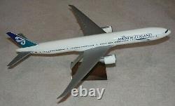 1/100 Scale PacMin Air New Zealand Boeing 777-300ER Desktop Model Plane RARE