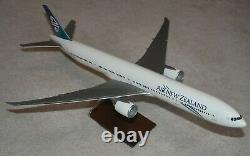 1/100 Scale PacMin Air New Zealand Boeing 777-300ER Desktop Model Plane RARE