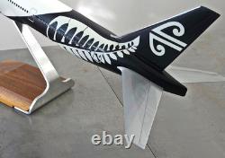 28 Air New Zealand 1100 White Livery Boeing 777-300er Ge Pacmin Desktop Model