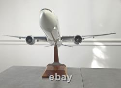 28 Air New Zealand 1100 White Livery Boeing 777-300er Ge Pacmin Desktop Model