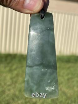 75mm CHATOYANT Maori Greenstone Pounamu RARE BLU INANGA JADE CURVED KURU/PENDANT