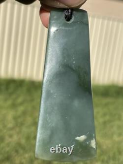 75mm CHATOYANT Maori Greenstone Pounamu RARE BLU INANGA JADE CURVED KURU/PENDANT