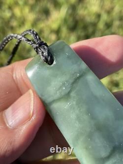 75mm CHATOYANT Maori Greenstone Pounamu RARE BLU INANGA JADE CURVED KURU/PENDANT