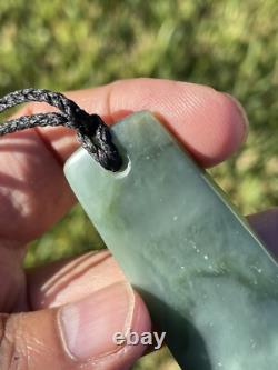75mm CHATOYANT Maori Greenstone Pounamu RARE BLU INANGA JADE CURVED KURU/PENDANT