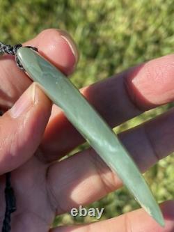 75mm CHATOYANT Maori Greenstone Pounamu RARE BLU INANGA JADE CURVED KURU/PENDANT