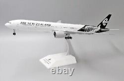 Air New Zealand B777-300ER Reg ZK-OKM JC Wings 1200 Diecast XX2304 (E)