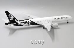 Air New Zealand B777-300ER Reg ZK-OKM JC Wings 1200 Diecast XX2304 (E)