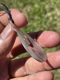 Dark/Brown IRIDESCENT New Zealand Real SHELL/MoP Hei MATAU FISH HOOK 49x34x3mm
