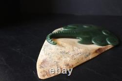Dark Green Fine New Zealand Nephrite Skate Sculpture & Contrasting Jade Base