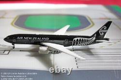 Gemini Jets Air New Zealand Boeing 777-200ER All Black Diecast Model 1400