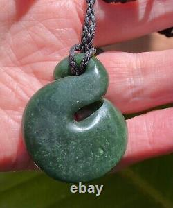 Hand Carved J Kerwin Maori Raukaraka Greenstone Nephrite Jade Eternity Twist