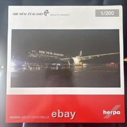 Herpa Boeing 787-9 Dreamliner Air New Zealand 1/200 Aircraft Model 556682 Black