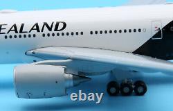 JC Wings 1200 AIR NEW ZEALAND Boeing B777-300 Diecast Aircraft Model ZK-OKG