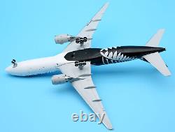 JC Wings 1200 AIR NEW ZEALAND Boeing B777-300 Diecast Aircraft Model ZK-OKG