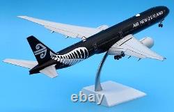 JC Wings 1200 Air New Zealand Boeing B777-300ER Diecast Model ZK-OKQ Flaps Down