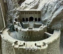 Lord Of The Rings Helms Deep Environment Statue WETA #1162/4000