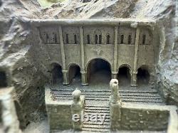 Lord Of The Rings Helms Deep Environment Statue WETA #1162/4000
