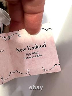 Madame Alexender 2005 New Zealand #39805 8 Doll With Kiwi Bird NRFB