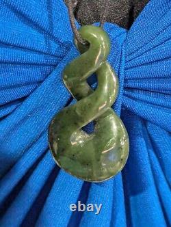 Maori Pounamu NEW ZEALAND Banded Jade Polished DOUBLE TWIST 54.8mm L x 28.7mm W