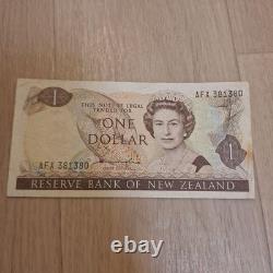 Mint Zealand Elizabeth II 1 Dollar Banknote, Collectible, Circulated