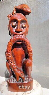 Native woodblock and shell Maori New Zealand. Carved 10 Reptile Statue Figure