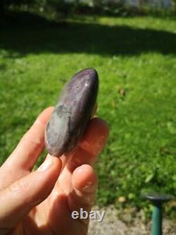 New Zealand Aroha stone Pink Piedomite Schist crystal love stone vitalite