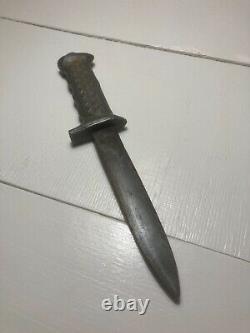 Original WW2 NZ Trench Knuckle Knife / Scabbard