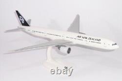 PPC Air New Zealand Boeing 777-300ER Old Livery Desk Top 1/200 Model AV Airplane