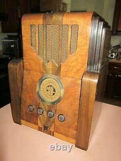 Pacific Antique Deco Tombstone Radio May Not Be Fully Functional, Parts Only