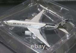 Phoenix Model Air New Zealand B777-200ER. ZK-OKC. 1400 Scale. Rare. Brand New