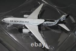Phoenix Model Air New Zealand B777-200ER. ZK-OKC. 1400 Scale. Rare. Brand New