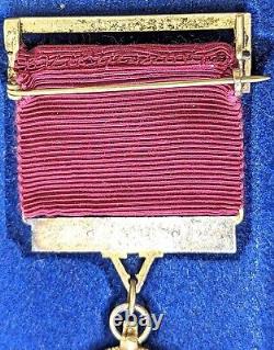 Rare cased replica New Zealand Cross (1869) 1956 produced limited edition medal