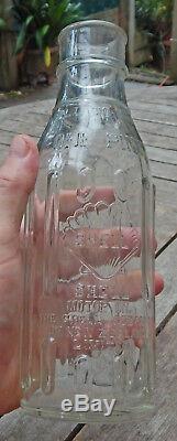 Royal Dutch Shell OIL NEW ZEALAND used One PINT OIL BOTTLE Circa 1940's ANTIQUE
