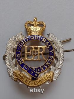 Royal New Zealand Engineers Officers Cap Badge QC EIIR Gilt/Silver 2Parts Org
