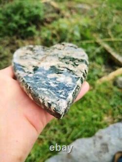 Stunning New Zealand Aotea stone Rare kyanite fuchite mix taonga Heart Pounamu