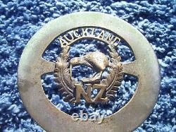 VINTAGE 1950s AUCKLAND NEW ZEALAND CAR BADGE NZ KIWI BIRD NATIONAL EMBLEM RARE