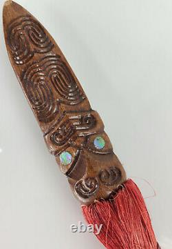 Vintage 20th Century Carved New Zealand Maori Carved Wood Decorative Taiaha