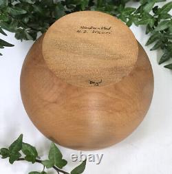 Vtg New Zealand Rare Kauri Wood Handcrafted Turned Bowl 5 1/2 D Art Signed WOW