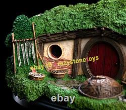 Weta 31 LAKESIDE Hobbiton Scene Model The Lord of the Rings Display Statue